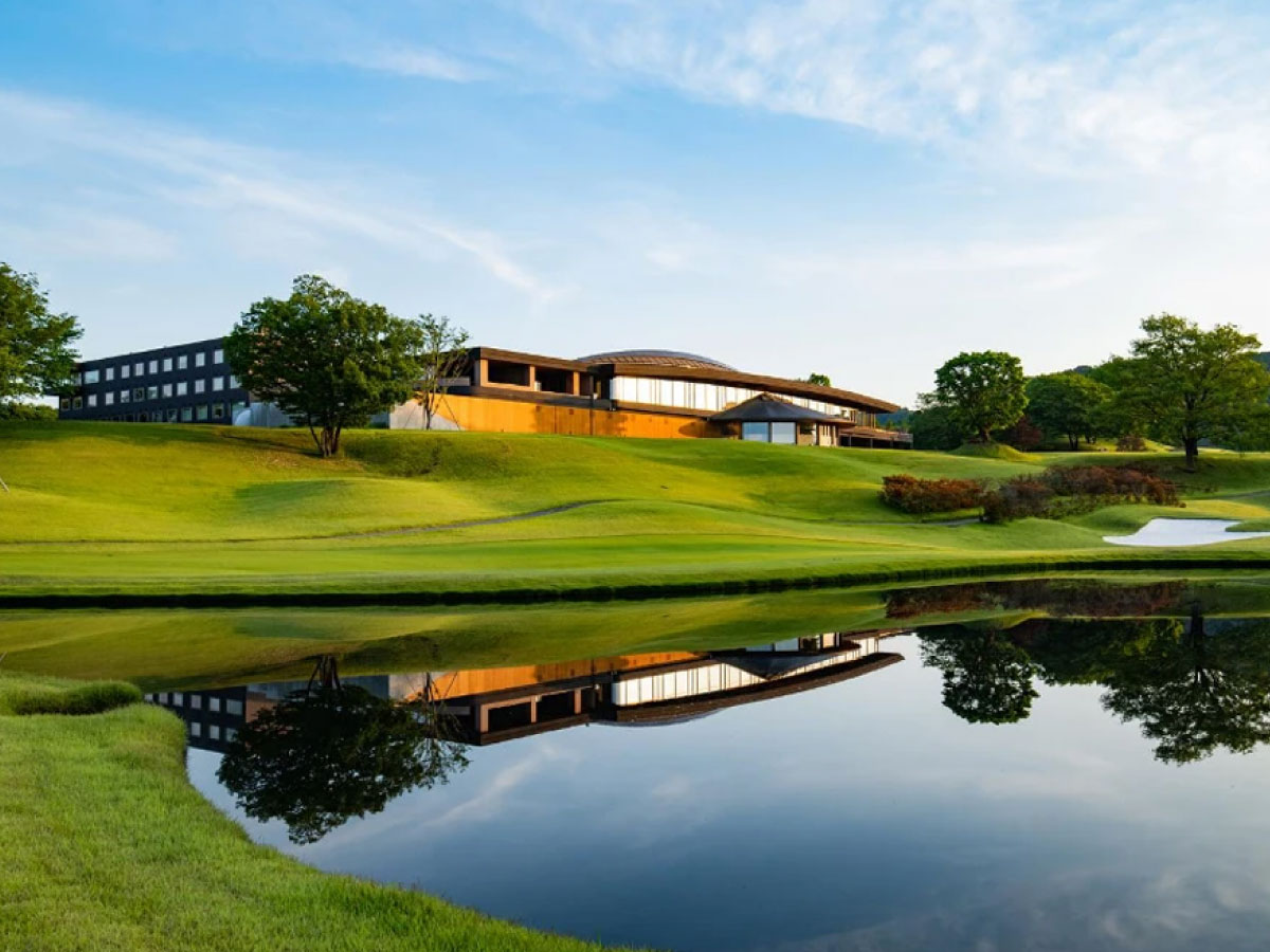 THE CLUB golf village