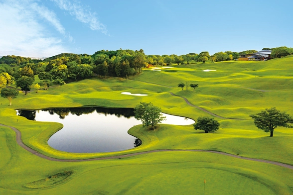 THE CLUB golf village