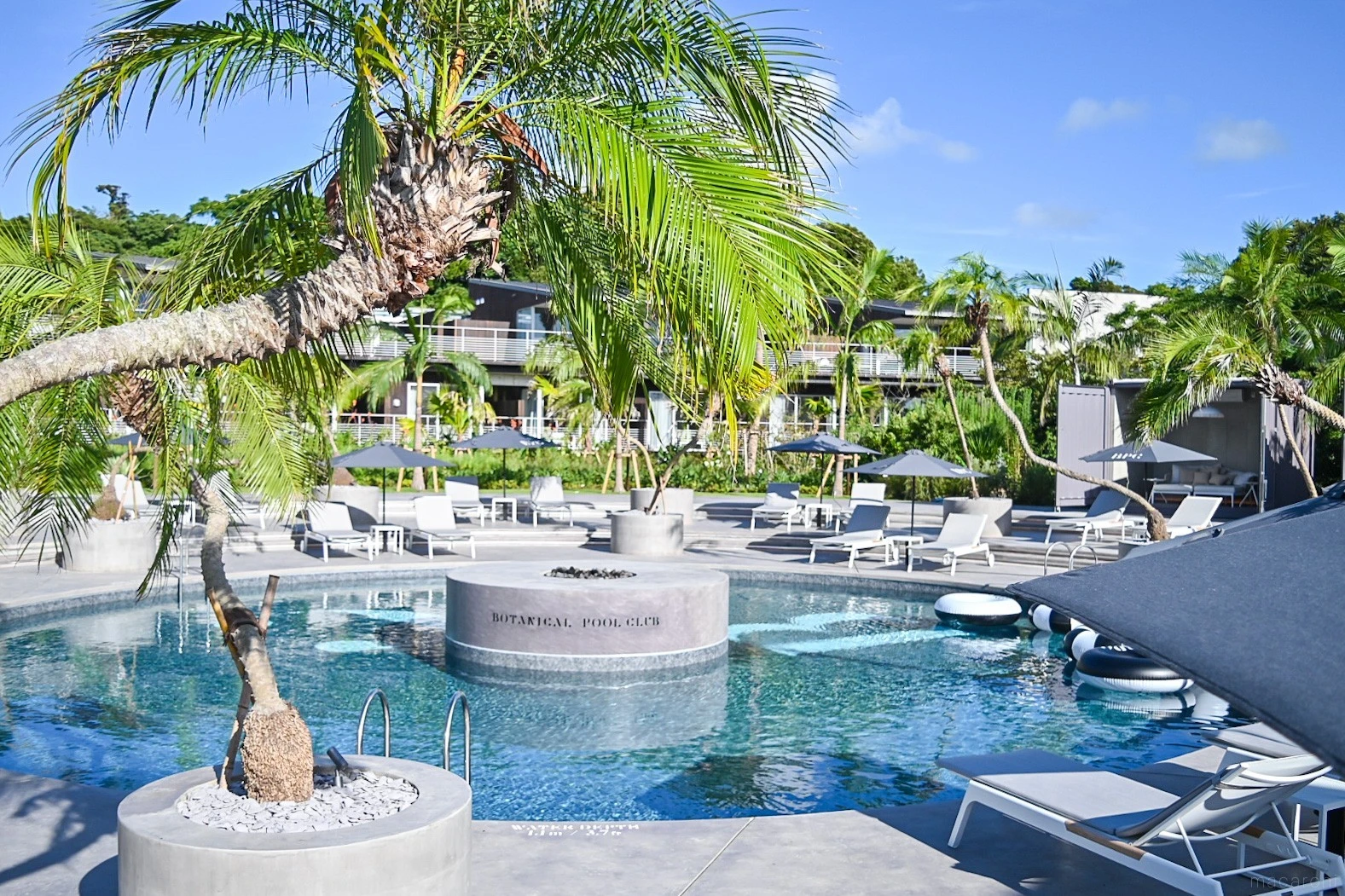 BOTANICAL POOL CLUB