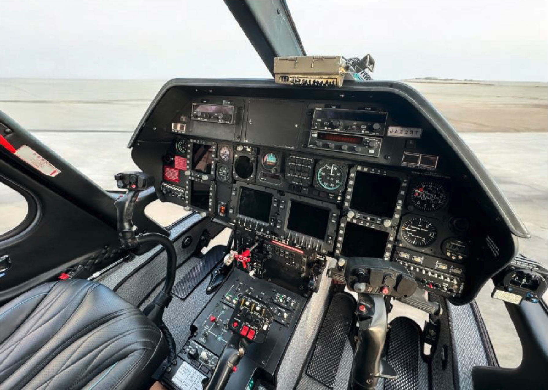 AGUSTA A109E POWER cockpit
