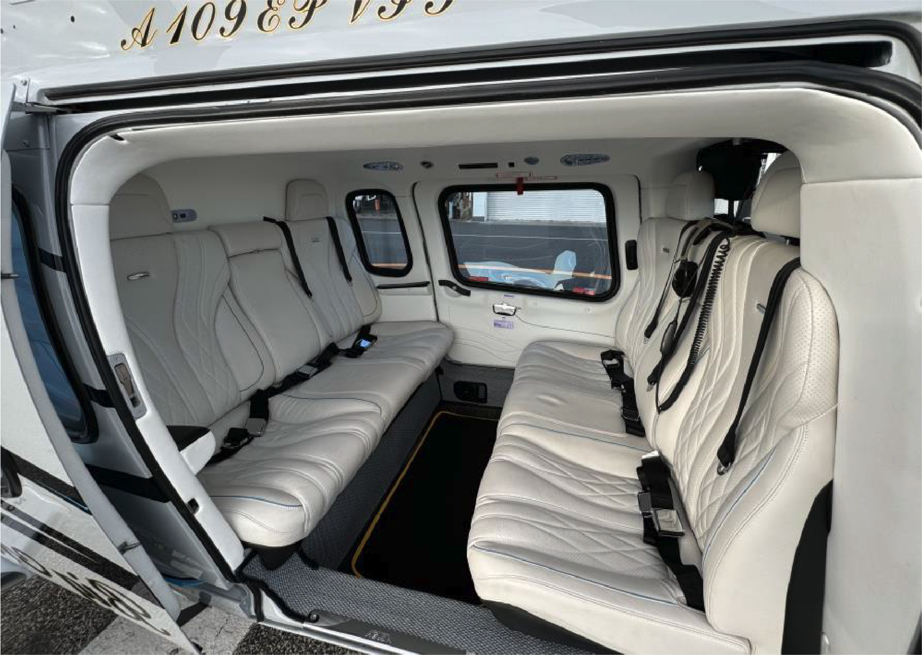 AGUSTA A109E POWER interior1