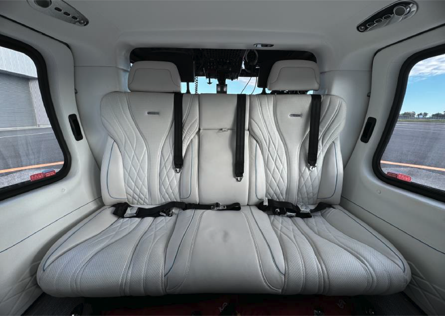 AGUSTA A109E POWER interior2