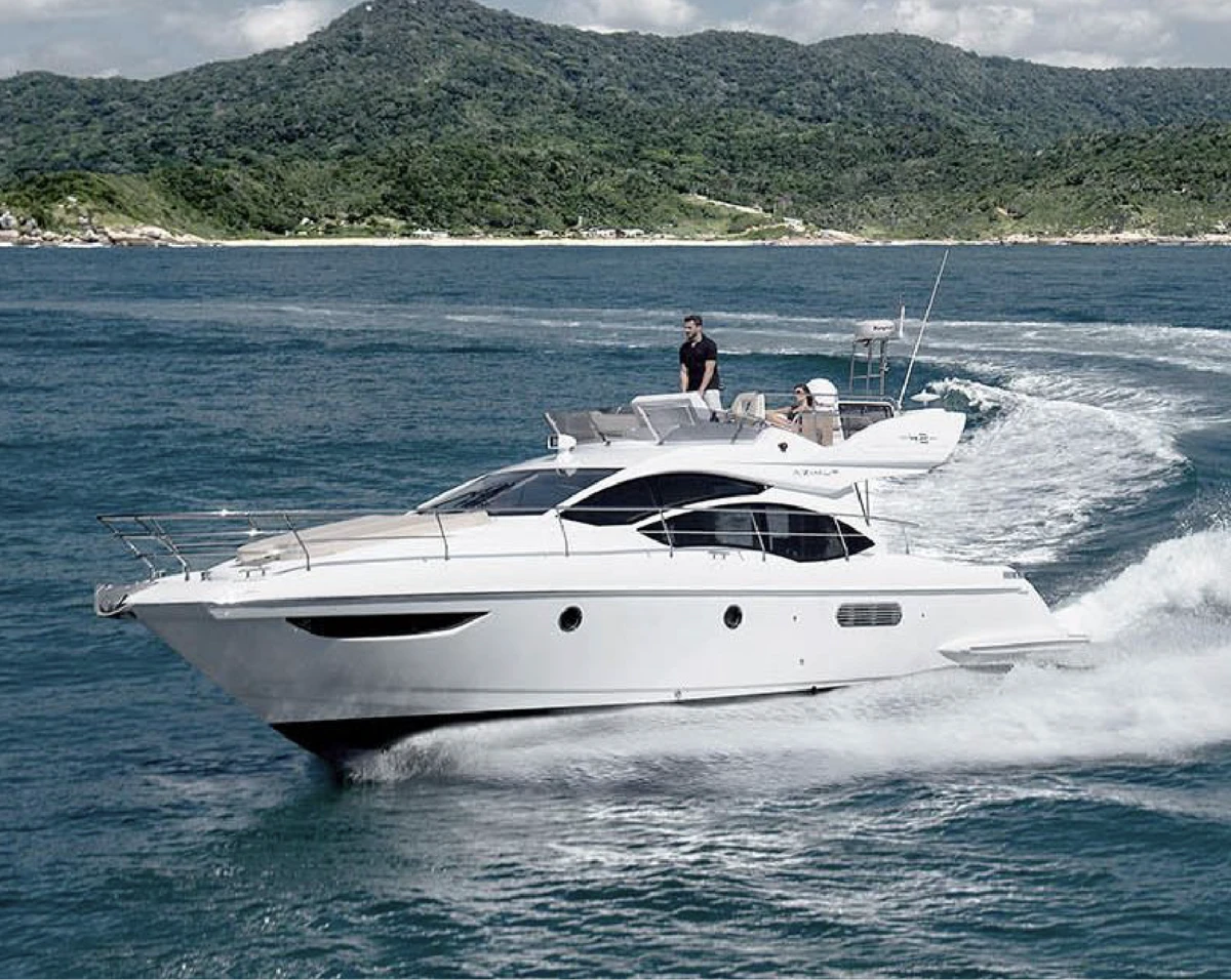 Azimut yacht under way